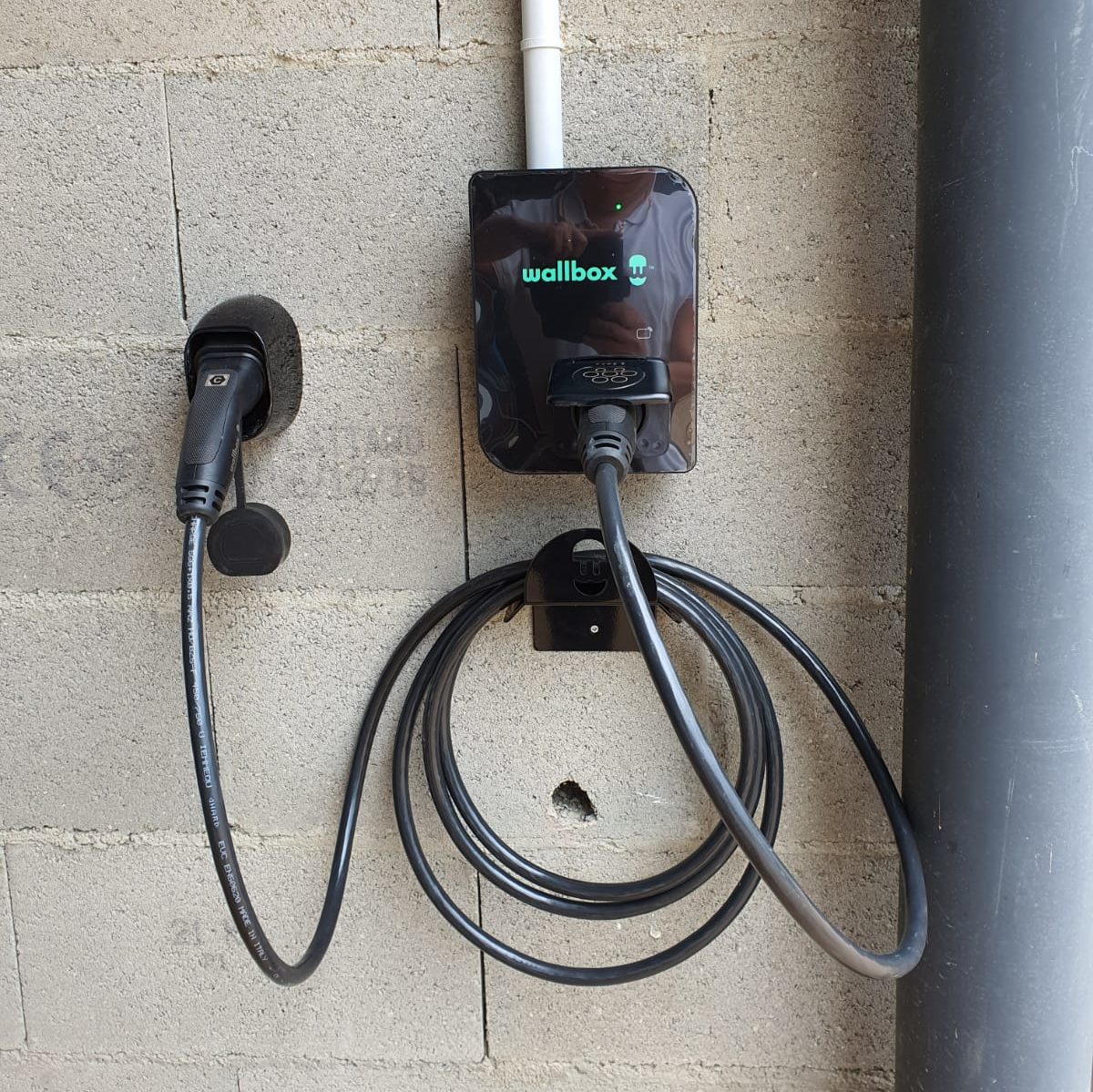borne 22kW triphasé pour une entreprise spécialisée dans le traitement de l'eau à GUEIREINS