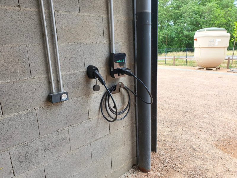 borne 22kW triphasé pour une entreprise à GUEIREINS
