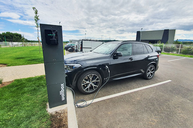 Installation de bornes de recharge Wallbox pour les professionnels