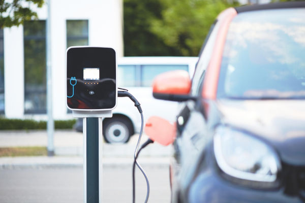 You are currently viewing Pourquoi nous avons choisi ces bornes de recharge : notre expertise au service de votre transition électrique
